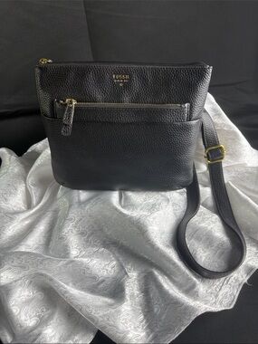 Fossil Black Pebbled Leather Zip Crossbody with Gold Hardware